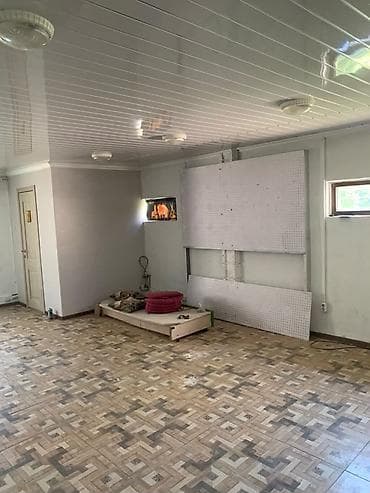 Небольшое одноэтажное отдельно стоящее помещение с входом с улицы. - — 4