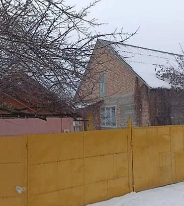 Гаражи: Продаётся жилой дом с просторными комнатами и большим участком, а — 3