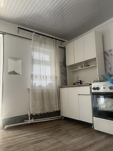 Нужна одна работающая девушка на подселение. В комнате будем жить