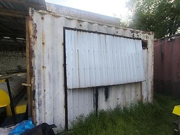 Металлический бытовой/складской контейнер готовили для фудзоны