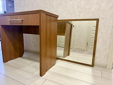Туалетный столик, Б/у, С зеркалом, цвет - Коричневый, ЛДСП