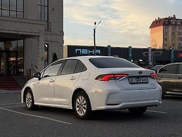 Продажа авто: Toyota Corolla: 2019 г., 1.8 л, Вариатор, Гибрид, Седан — 4