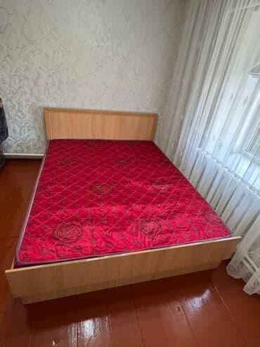 кровати двухместные: Двухспальный Кровать б/у (с матрасом) . Простая и функциональная — 1