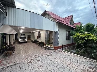 загородный дом: Продаётся частный дом с благоустроенным двором и множеством — 1