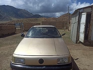 Volkswagen Passat: 1989 г., 1.8 л, Механика, Бензин, Седан