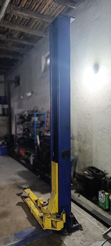 Одностоечный автоподъёмник (электрогидравлический/цепной). -