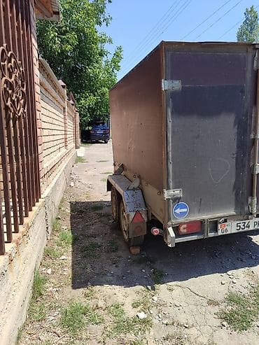 Закрытый двухосный прицеп - Конструкция: металлическая рама, цельный