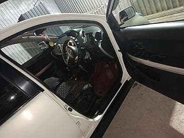Продажа авто: Toyota Ist: 2002 г., 1.5 л, Автомат, Бензин, Хэтчбэк — 3