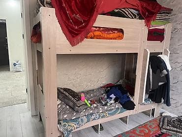 Кеңсе буюмдары: Двухъярусная кровать из ЛДСП светлого оттенка. Особенности: - Два — 2