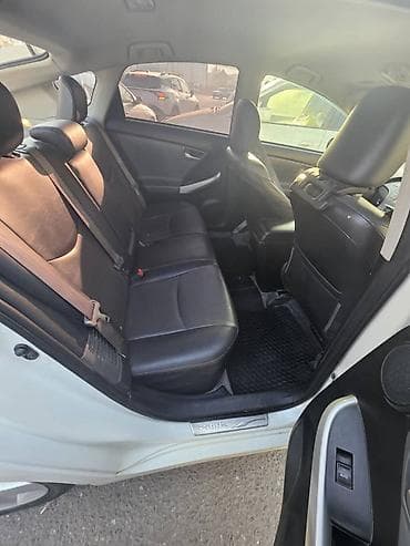 Toyota Prius: 2012 г., 1.8 л, Робот, Гибрид, Хэтчбэк — 4