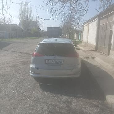 bmw 2 5: Продается компактный пятидверный хэтчбек/универсал серебристого цвета — 1