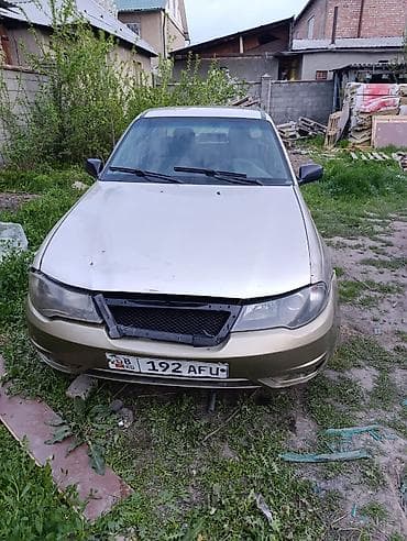 bid e2: Автомобиль седан, левый руль. Цвет кузова — бежево‑золотистый — 1