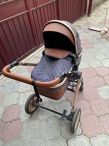 продаю красовки: Коляска, Другой бренд, цвет - Золотой, Б/у — 2