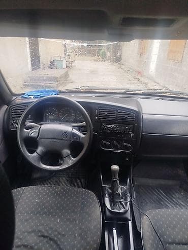 Volkswagen: Volkswagen Passat: 1994 г., 2 л, Ручные, Бензин, Универсал — 7