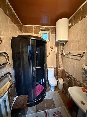 срочно сниму комнату с подселением: Просторный одноэтажный дом с мансардным уровнем и крытым крыльцом — 9