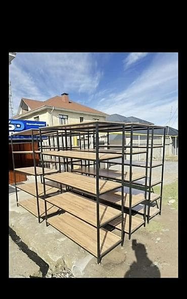 Металлокаркасные стеллажи с полками под дерево. - Каркас: прочная