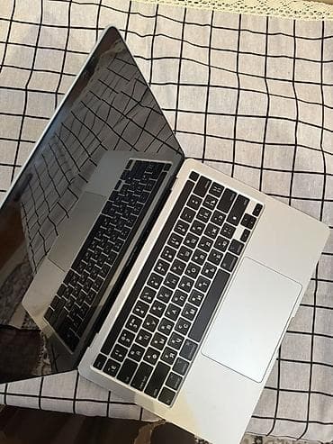 Ноутбуки и аксессуары: Apple MacBook Pro 13" Ключевые характеристики: - Диагональ экрана: 13 — 5