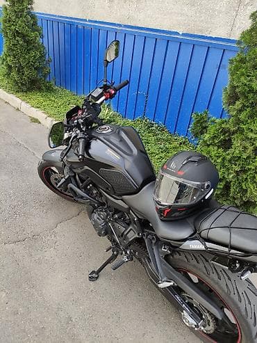 700: Yamaha MT-07, матовый черный нейкед - Двигатель: 2‑цилиндровый — 4