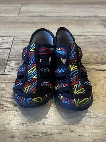 Детские закрытые сандалии - Размер: 27 (маркировка на подошве) - Тип