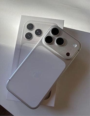 IPhone 17 Pro, Б/у, 256 ГБ, Серебристый, Наушники, Зарядное устройство, Защитное стекло, 100 %