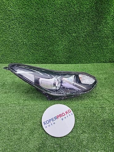 машиный: Передняя правая фара Kia Б/у, Оригинал — 1