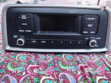 аудио плееры: Штатная автомобильная магнитола с Bluetooth и монохромным дисплеем — 1
