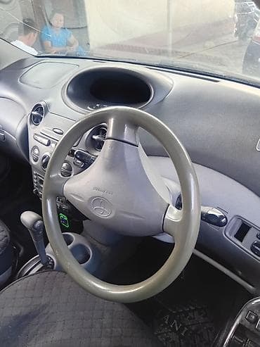 габарит: Toyota Yaris: 2000 г., 1.3 л, Автомат, Бензин, Хэтчбэк — 5