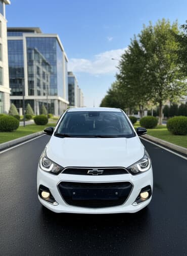 Chevrolet Spark: 2016 г., 1 л, Автомат, Бензиновая, Хэтчбэк