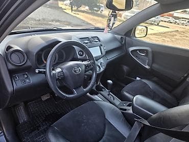 2 8: Toyota RAV4: 2011 г., 2 л, Автомат, Бензин, Кроссовер — 9