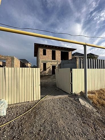 Недвижимость: Продается надежный 2-этажный кирпичный дом в Новопокровке (район поста — 5
