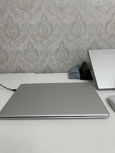 magicbook 14: Ноутбук серебристого цвета - RAM:8 GB, Intel(R) CORE (TM) i5 SSD — 5