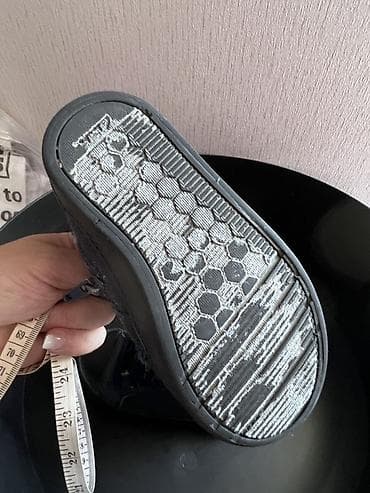 ботам: Детские зимние ботинки Clarks, темно‑синие, на меху.э Забирать в 12 — 5