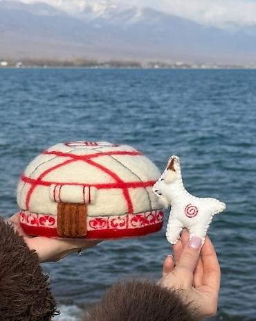 парный одежда: Изделия из войлока в наличии и на заказ: настенные панно,брелки и — 4