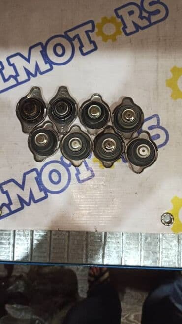 купить чехлы на авто бу: Клапанная крышка Nissan Б/у, Оригинал — 2