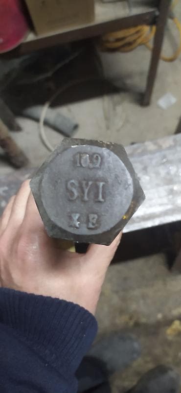 Стяжной болт с гайками и шайбами - Тип: массивный стяжной