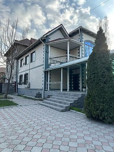 Продажа домов: Просторный частный дом с большим благоустроенным участком. - — 2