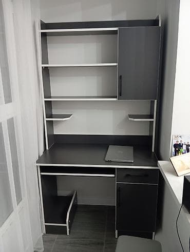 coller master: Компьютерный стол, Новый, С полками — 7