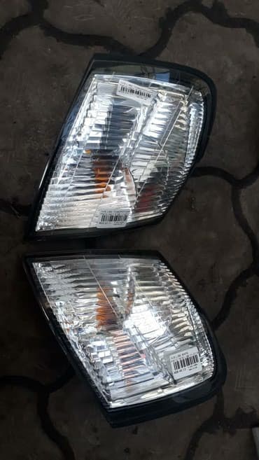 поворотники на виндом: ОРИГИНАЛ . Фары и поворотник на Ниссан либерти . из Японии — 7