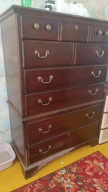 тумбы буу: Кийим үчүн комод, Колдонулган, Күзгүсүз, Жыгач, түсү - Күрөң, Өзү алып кетүү — 1