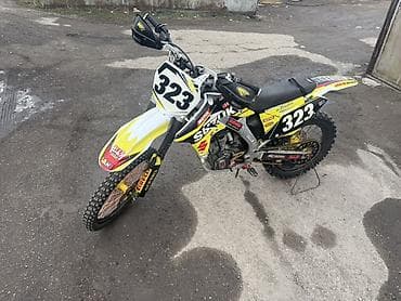 Кроссовый мотоцикл Suzuki (декали командного стиля, номер 323) - — 3