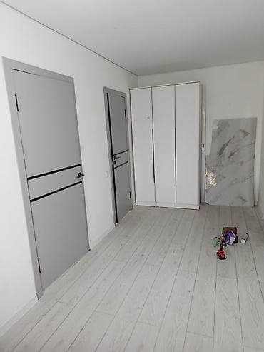 студия комната: Светлая компактная комната с окном - Планировка: продолговатое — 4