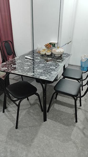 coffee table: Кухонный стол и стул, Б/у, Самовывоз, цвет - Черный — 1