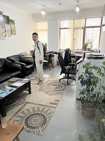 Коммерческая недвижимость: Аренда офисов, 30 м², В бизнес центре, 1 линия, С оборудованием, С отдельной кухней — 4