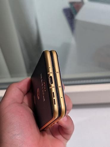телефон нод 8: Motorola Razr 40, Б/у, 128 ГБ, цвет - Черный, 2 SIM — 3
