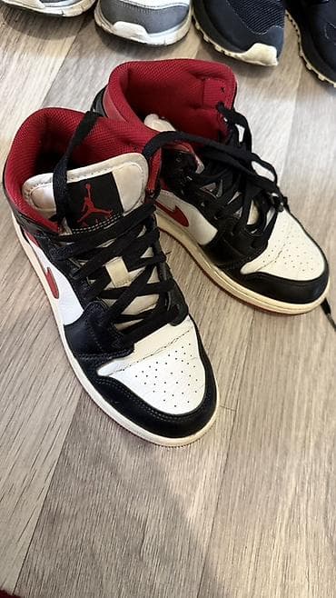 Босоножки, сандалии, шлепанцы: Мужские кроссовки, 36, 36.5, Air Jordan, Б/у, цвет - Черный — 2