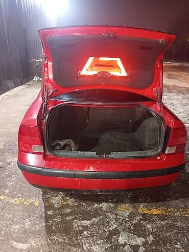 car: Volkswagen : 1998 г., 1.6 л, Автомат, Бензин, Седан — 2