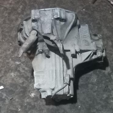 салон машины: Коробка передач Механика Nissan 1996 г., Б/у, Оригинал — 3