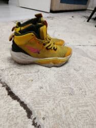 Кроссовки и спортивная обувь: - Размер: EU 40.5 / US 7.5 / длина стопы 250 мм (указано на ярлыке). - — 4