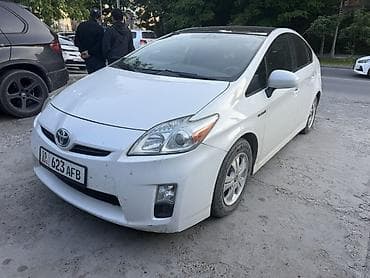 экономичный авто: Toyota Prius: 2010 г., 1.8 л, Вариатор, Гибрид, Хэтчбэк — 3