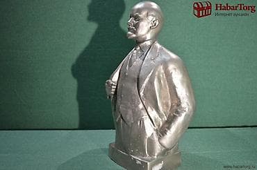 каркасный босеин: Скульптурный бюст вождя в классическом образе: в костюме-тройке, одна — 3